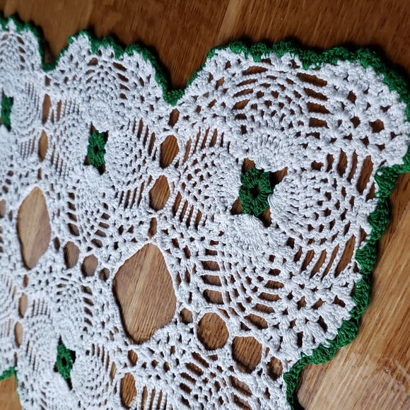 Handmade doili table runner #2 - Picture 5 of 5